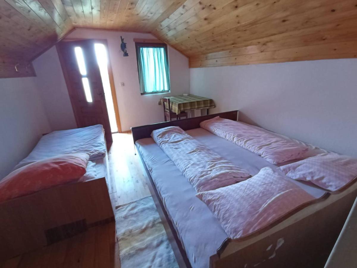 Ivona - Kuca Za Odmor Perusic - Stara Lika Apartman Kültér fotó
