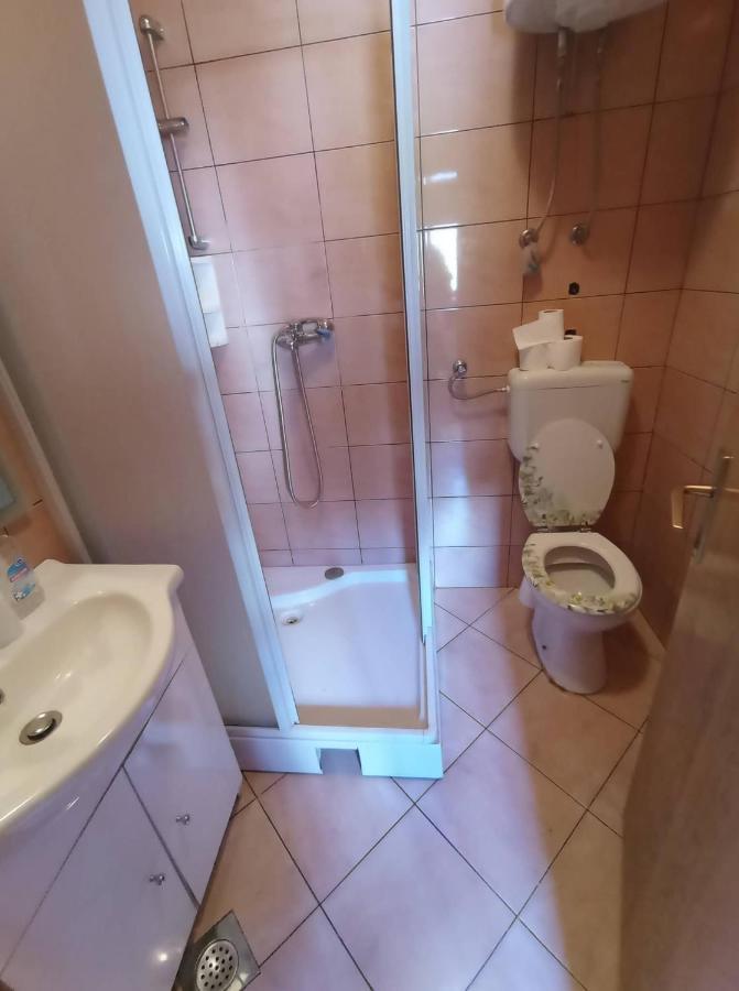Ivona - Kuca Za Odmor Perusic - Stara Lika Apartman Kültér fotó