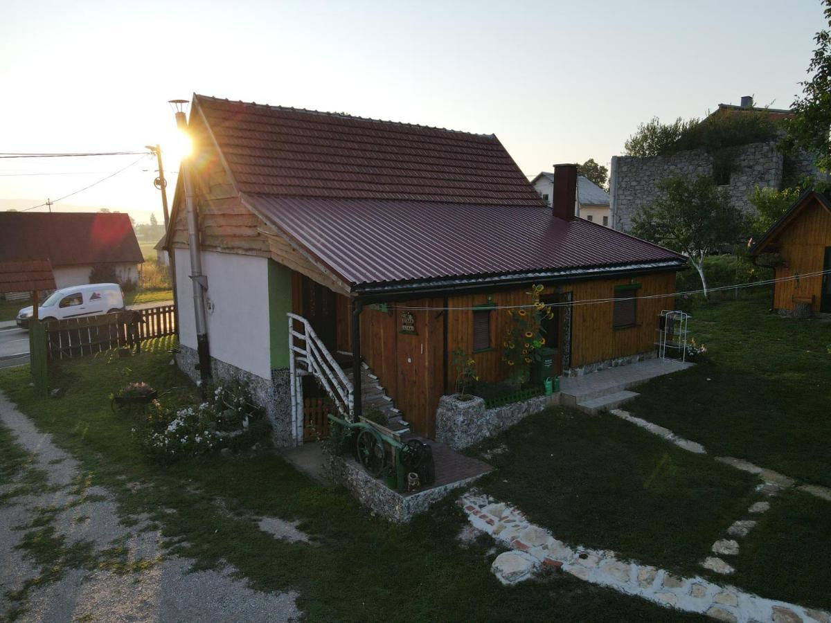 Ivona - Kuca Za Odmor Perusic - Stara Lika Apartman Kültér fotó