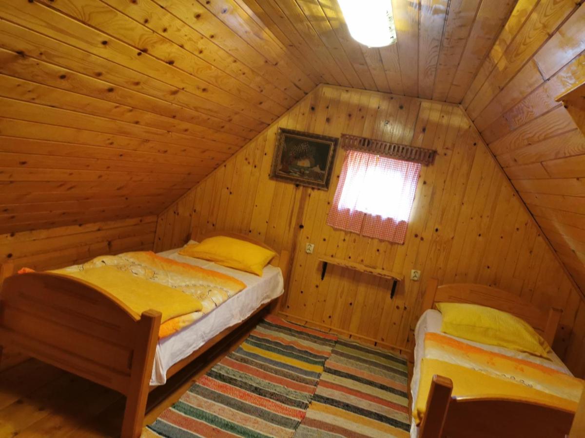 Ivona - Kuca Za Odmor Perusic - Stara Lika Apartman Kültér fotó