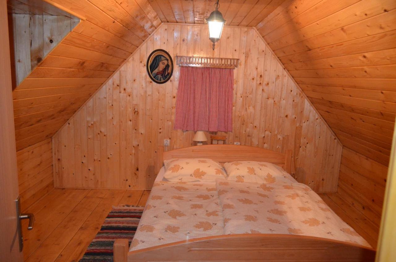 Ivona - Kuca Za Odmor Perusic - Stara Lika Apartman Kültér fotó