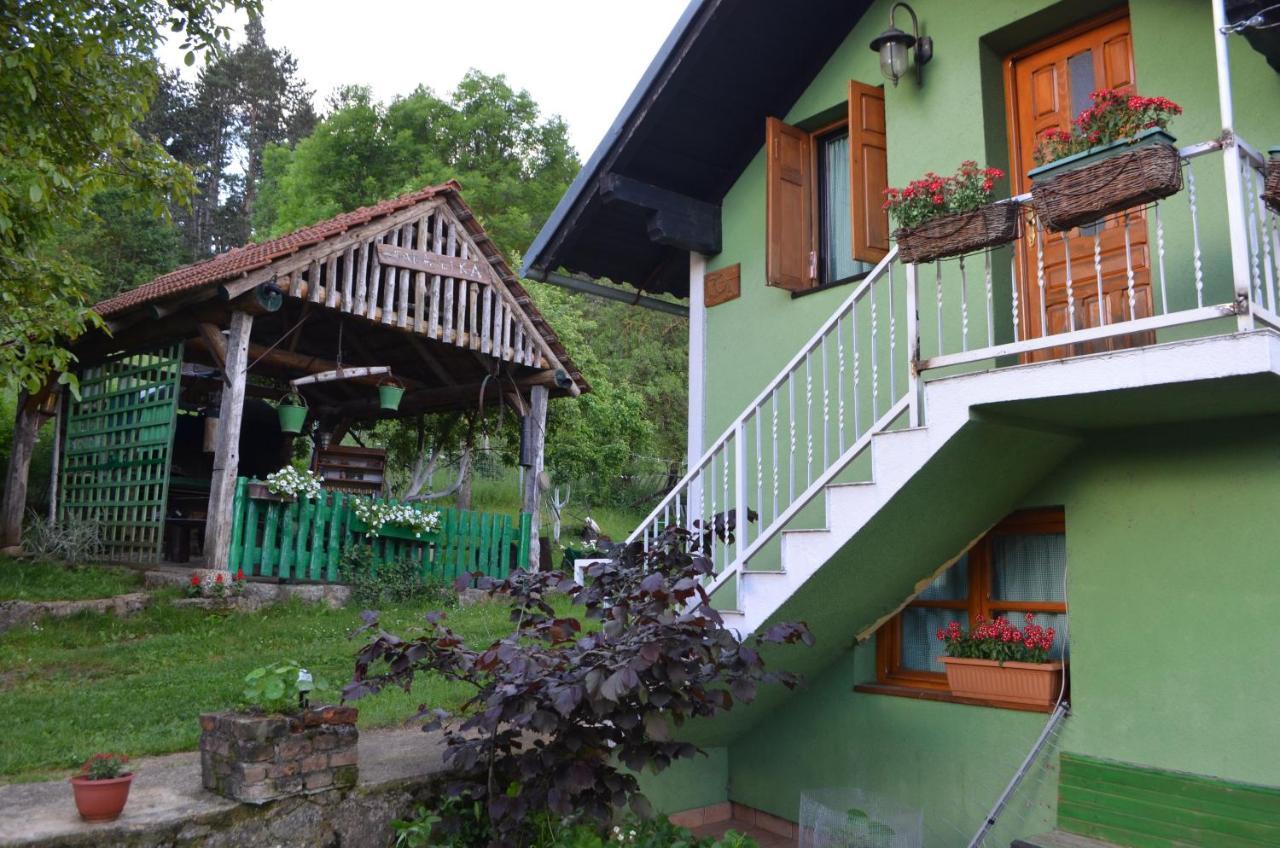 Ivona - Kuca Za Odmor Perusic - Stara Lika Apartman Kültér fotó