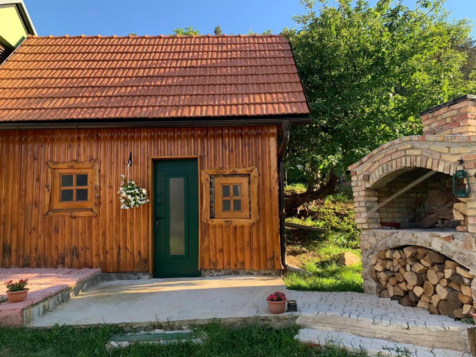 Ivona - Kuca Za Odmor Perusic - Stara Lika Apartman Kültér fotó