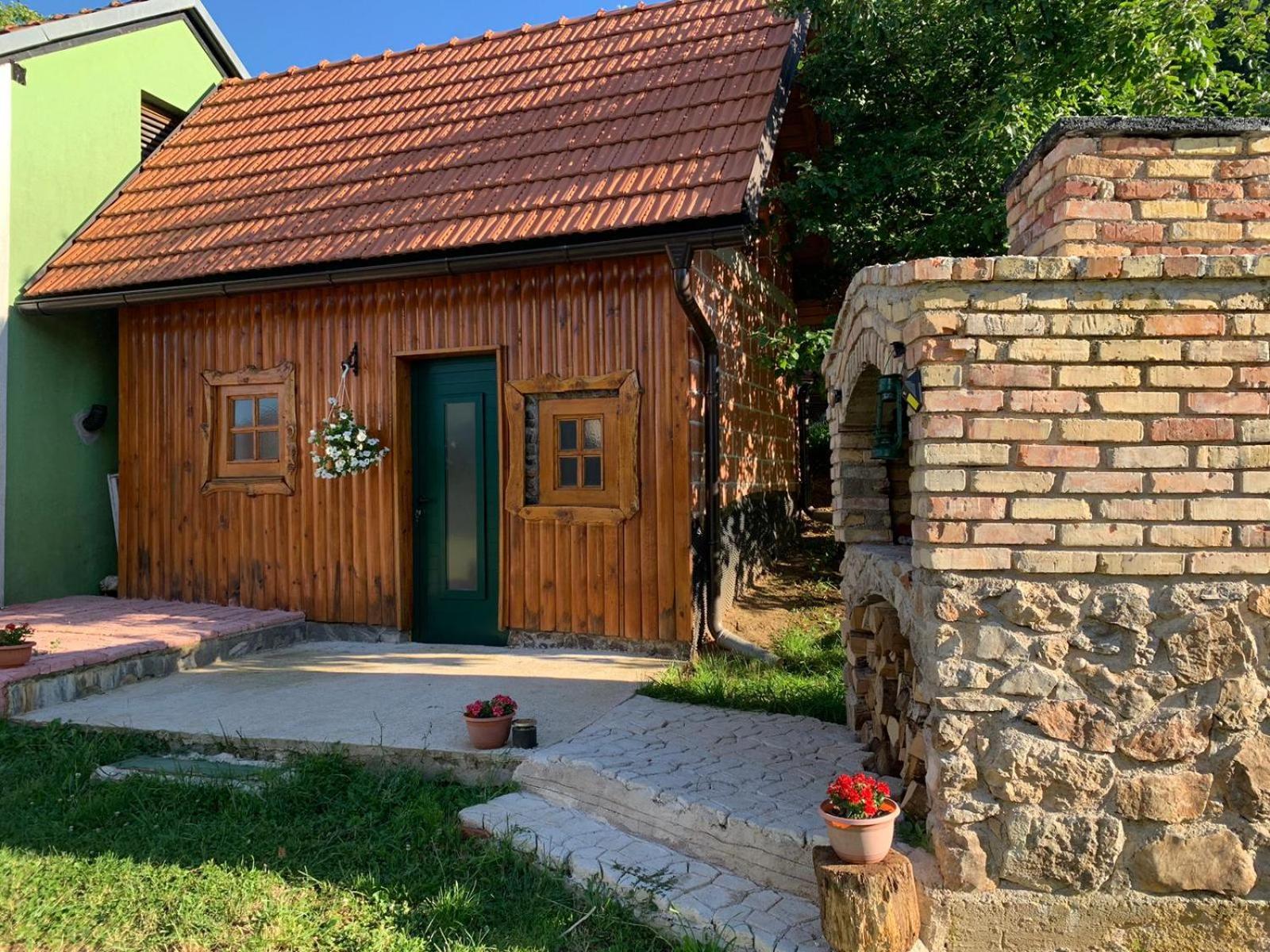 Ivona - Kuca Za Odmor Perusic - Stara Lika Apartman Kültér fotó