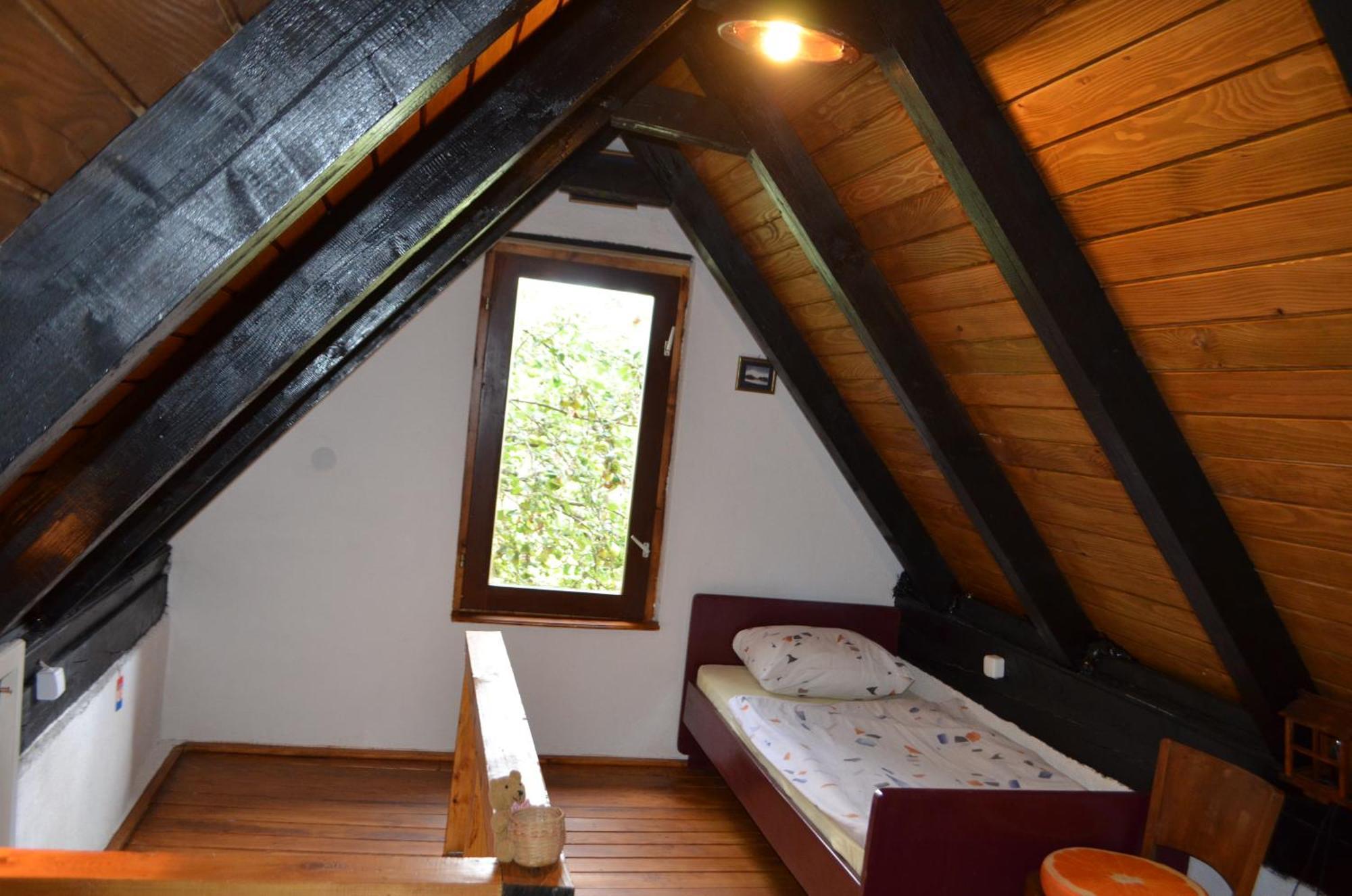 Ivona - Kuca Za Odmor Perusic - Stara Lika Apartman Kültér fotó