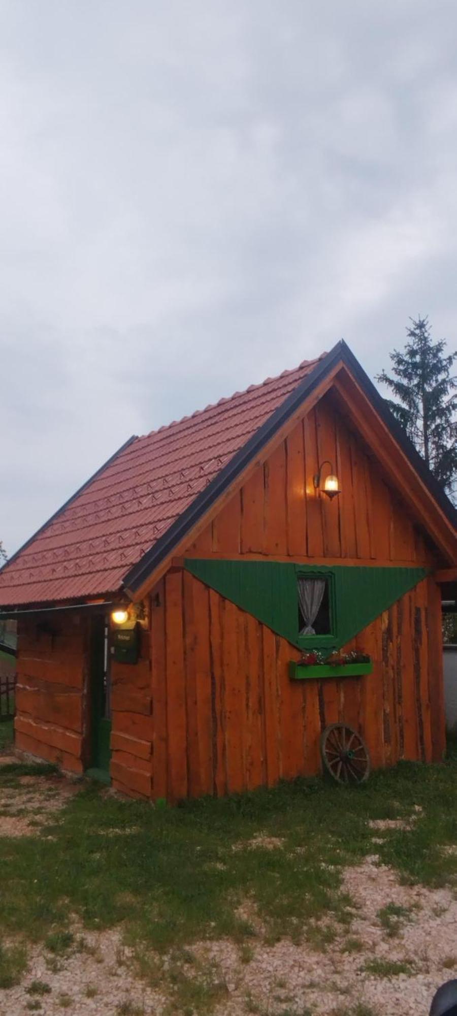 Ivona - Kuca Za Odmor Perusic - Stara Lika Apartman Kültér fotó