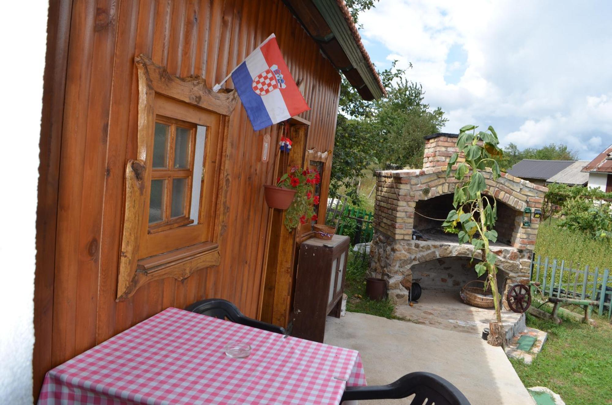 Ivona - Kuca Za Odmor Perusic - Stara Lika Apartman Kültér fotó